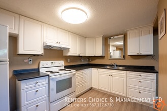 Basement Unit With Onsite Laundry, Close t in Medicine Hat, AB - Building Photo - Building Photo