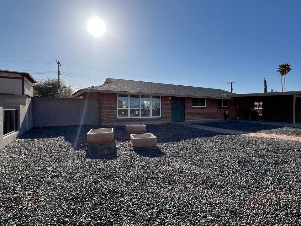 2120 S Calle Cordova in Tucson, AZ - Building Photo