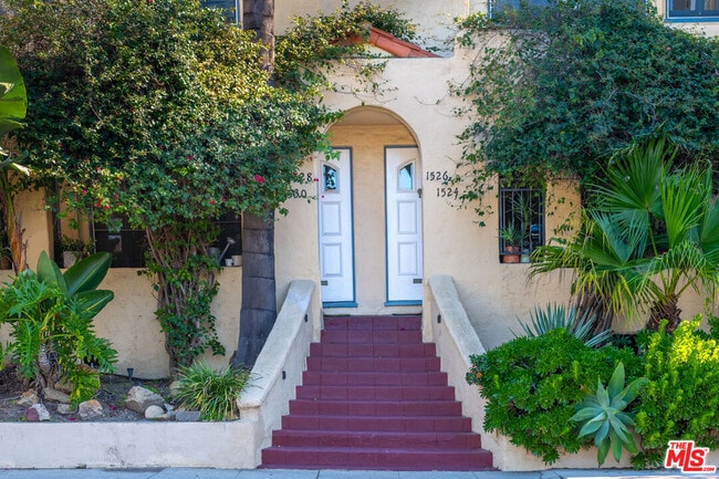 1526 Myra Ave in Los Angeles, CA - Building Photo - Building Photo