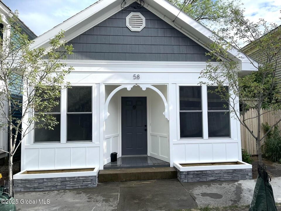 58 Ash St in Saratoga Springs, NY - Building Photo