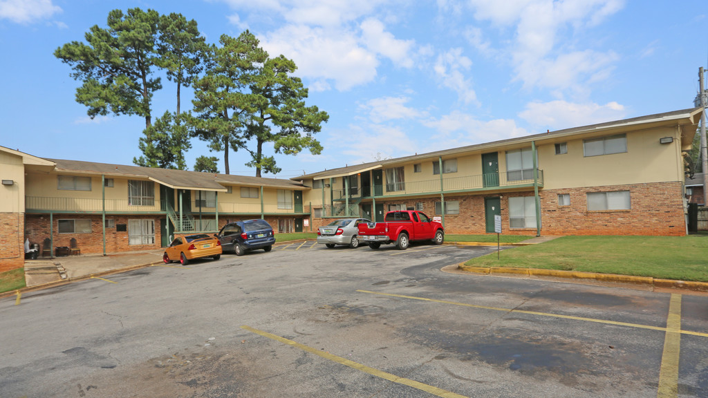 Pinecrest Apartments Huntsville