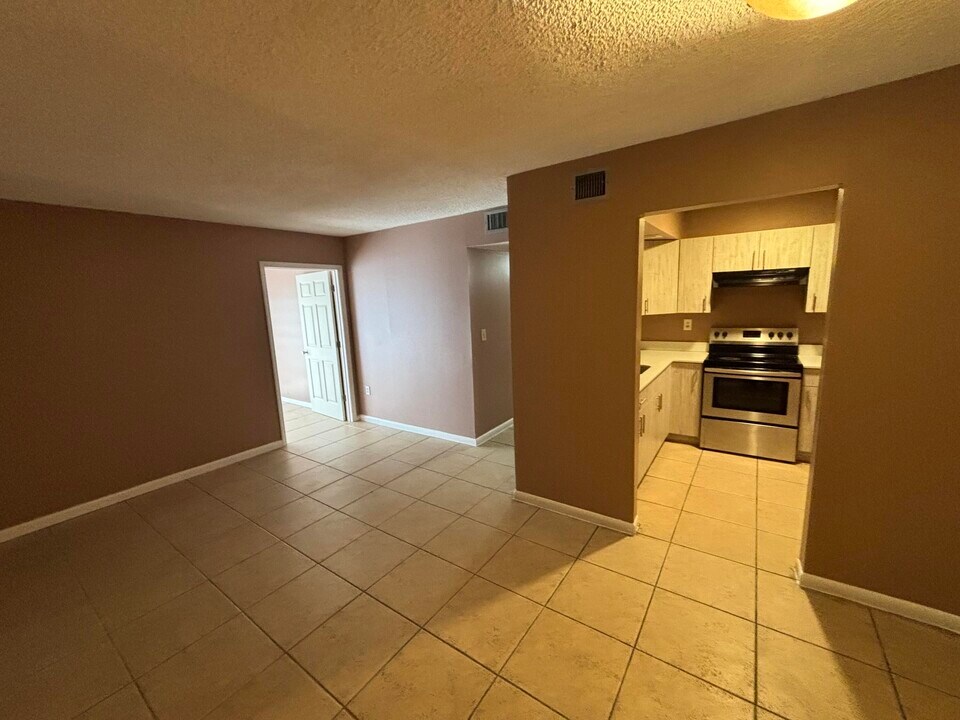 3710 NW 21st St in Lauderdale Lakes, FL - Building Photo