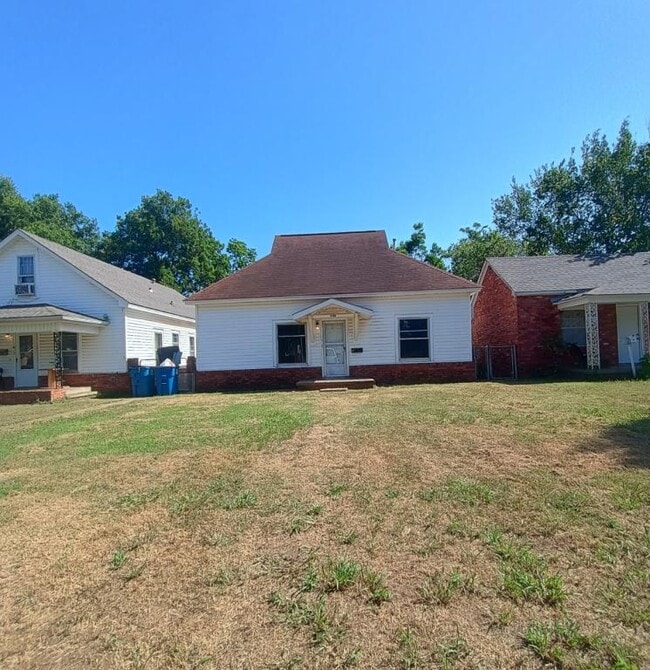 property at 749 E Broadway St