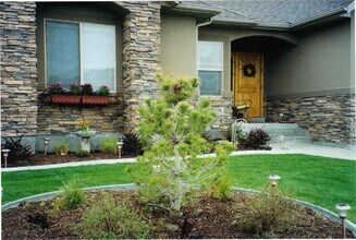 228 E Delgada Ln in Stansbury Park, UT - Foto de edificio - Building Photo