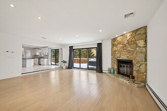 11 Hudson Terrace in Englewood Cliffs, NJ - Building Photo - Building Photo