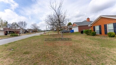 8031 Garrett Pines Dr in Columbus, GA - Building Photo - Building Photo