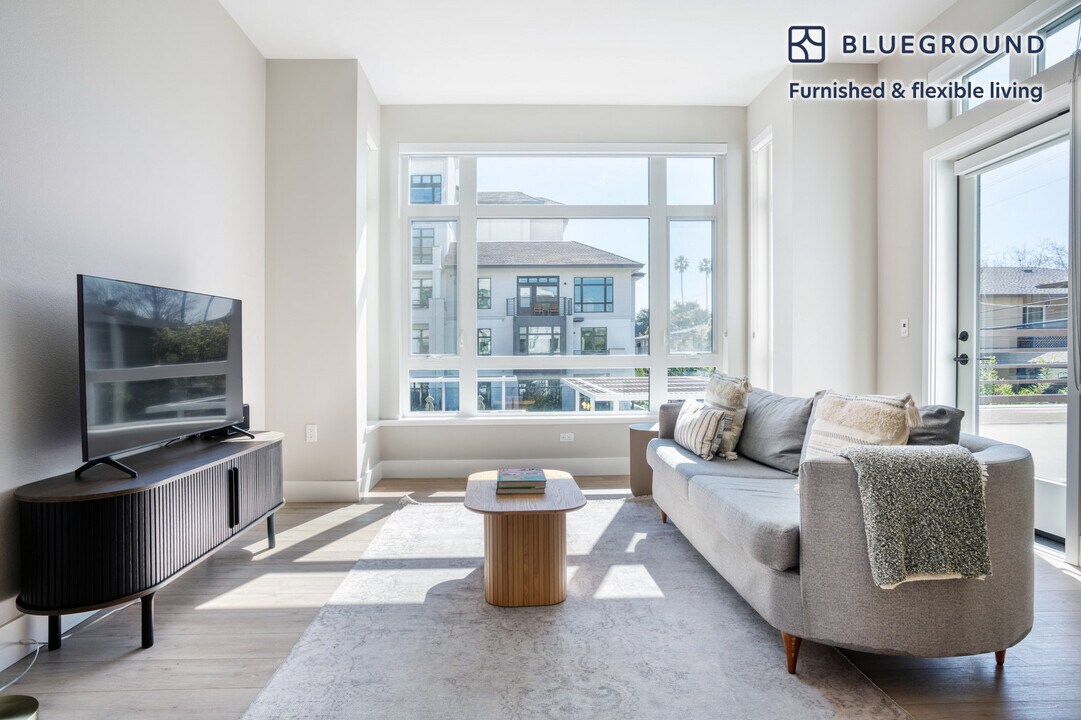 555 E Evelyn Ave in Mountain View, CA - Foto de edificio