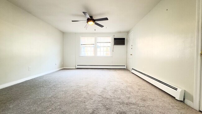 160 Tyngsboro Rd in Chelmsford, MA - Building Photo - Building Photo