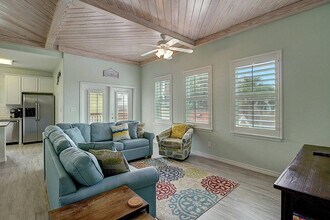 1813 Eleventh Street-SI ID1023236P, Unit SI ID1023236P in Port Aransas, TX - Foto de edificio - Building Photo