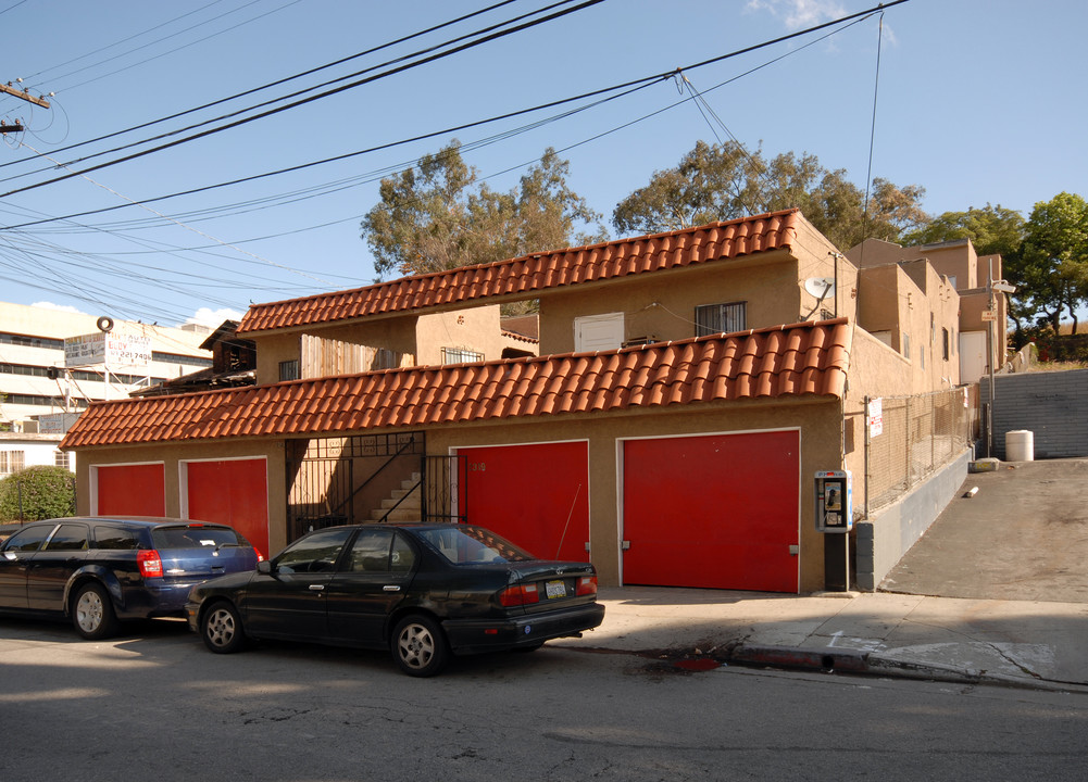 2319 Charlton St in Los Angeles, CA - Building Photo