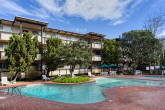 Anza Victoria Apartments in Torrance, CA - Building Photo - Building Photo