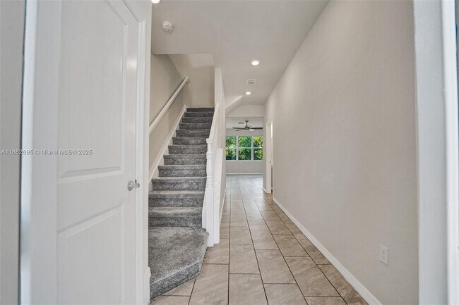 4764 Eucalyptus Dr in Hollywood, FL - Building Photo - Building Photo