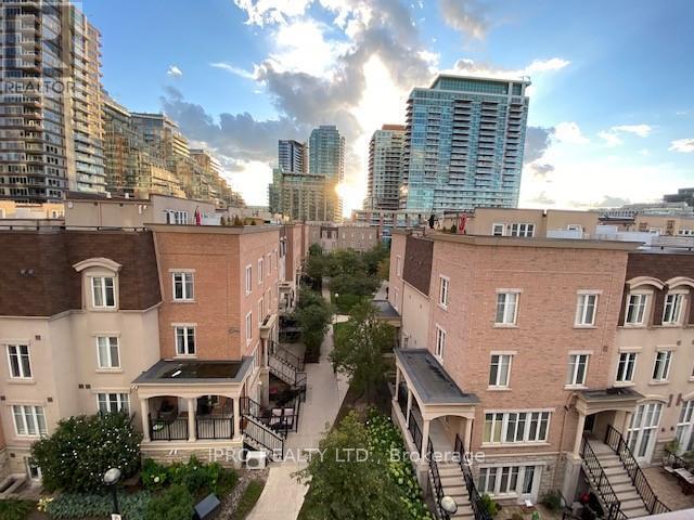 34-34 Western Battery Rd in Toronto, ON - Building Photo - Building Photo