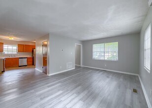 1726 Hartsfield Rd in Tallahassee, FL - Building Photo - Building Photo