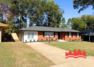 890 W Marigold Ln in Memphis, TN - Building Photo - Building Photo