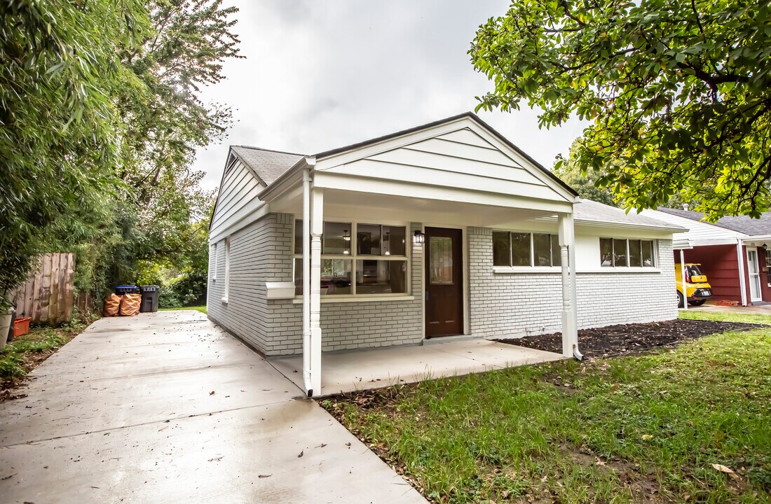 3120 Doreen Way in Louisville, KY - Foto de edificio