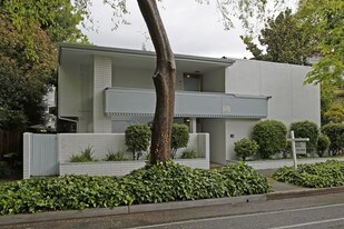 1823 H St in Sacramento, CA - Building Photo