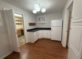 2406 Vollmer Rd in Richmond, VA - Building Photo