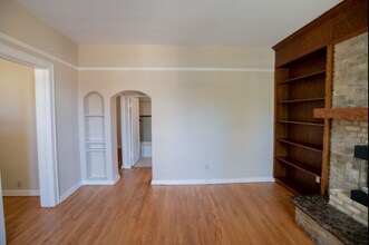 1669 N Humboldt Ave, Unit 1 in Milwaukee, WI - Building Photo - Building Photo