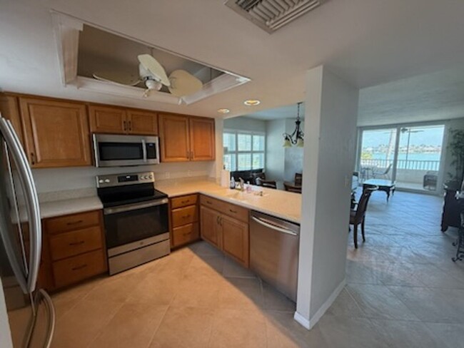897 Collier Ct in Marco Island, FL - Building Photo - Building Photo