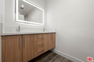 1290 S Sherbourne Dr in Los Angeles, CA - Building Photo - Building Photo