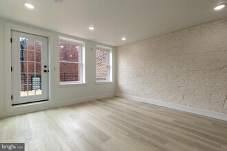 2132 Pine St, Unit 3 in Philadelphia, PA - Building Photo - Building Photo