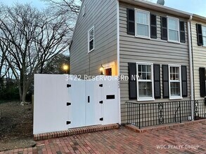 3422 Reservoir Rd NW in Washington, DC - Building Photo - Building Photo