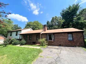 1512 Greenview Dr in Lynchburg, VA - Building Photo