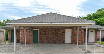 604 N Sewell Dr in Decatur, TX - Building Photo