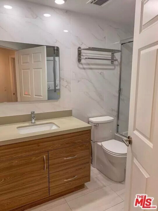 5537 La Mirada Ave in Los Angeles, CA - Building Photo