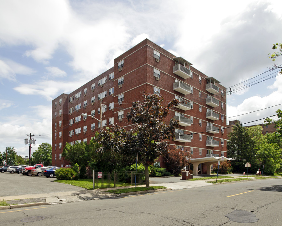 Fairleigh Arms in Hackensack, NJ - Building Photo