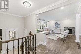 156 Trayborn Dr in Richmond Hill, ON - Building Photo - Building Photo