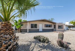 3221 E Captain Dreyfus Ave in Phoenix, AZ - Building Photo