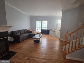 8181 Skelton Cir in Falls Church, VA - Building Photo - Building Photo