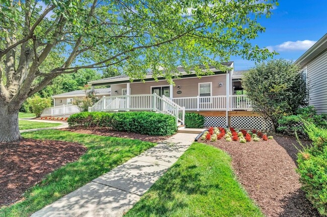 The Greens at Chestnut Ridge in Harrisonburg, VA - Building Photo - Building Photo