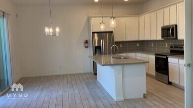 901 S Smith Rd in Tempe, AZ - Foto de edificio - Building Photo