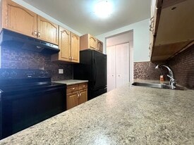 5715-5133 133 Ave NW in Edmonton, AB - Building Photo