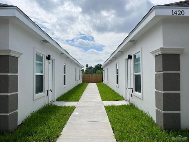 1420 S Yankton St, Unit 5 in Alton, TX - Building Photo - Building Photo