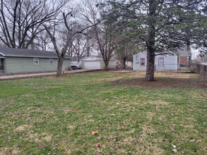 1105 N Albany St in Grandview, IL - Foto de edificio - Building Photo