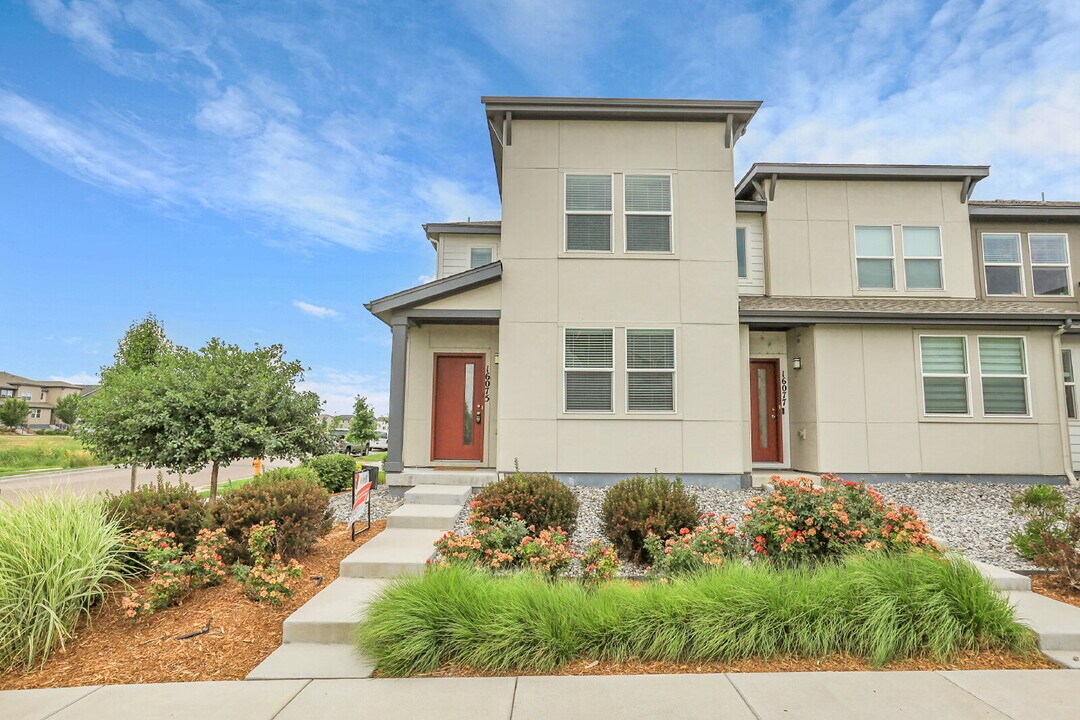 16075 E Elk Pl in Denver, CO - Building Photo