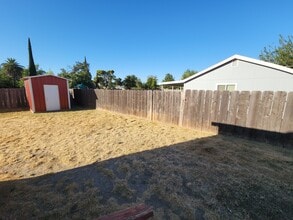 9411 Windmill St in Gerber, CA - Building Photo - Building Photo
