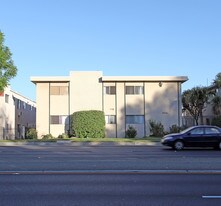 8806 Topanga Canyon Blvd in Canoga Park, CA - Building Photo