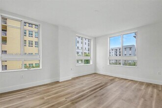 7355 SW 89th St in Miami, FL - Building Photo - Building Photo