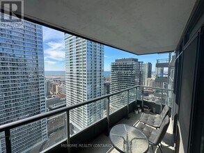 70-3070 Queens Wharf Rd in Mississauga, ON - Building Photo - Building Photo