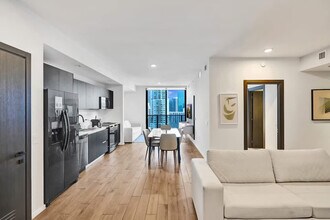 398 NE 5th St, Unit SI ID1504035P in Miami, FL - Building Photo - Building Photo