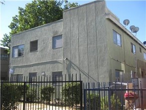14148 Delano St in Van Nuys, CA - Foto de edificio - Building Photo
