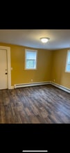 9 Bay St in Sprague, CT - Building Photo - Building Photo