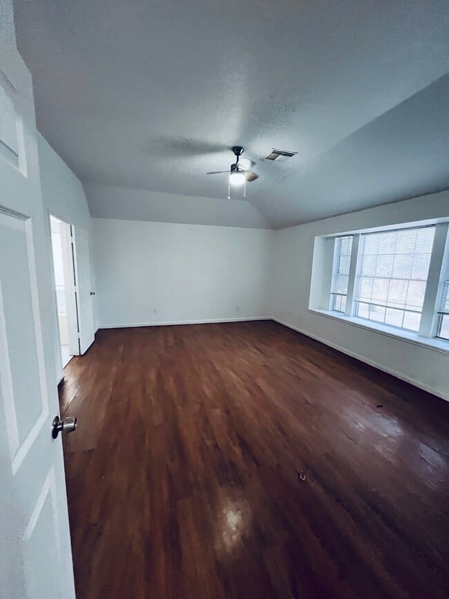 property at 2206 Laurel Oak Dr