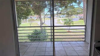 5515 N Lakewood Cir in Margate, FL - Building Photo