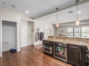 350 W Broadway, Unit 3 in Boston, MA - Building Photo - Building Photo